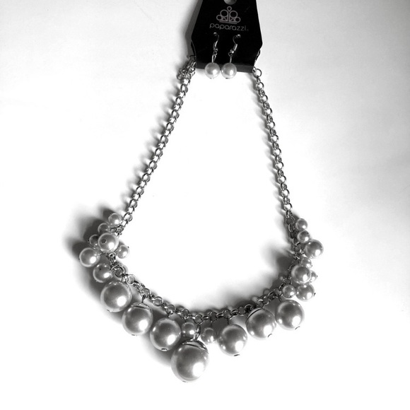 NWT Gray Pearl Necklace - Picture 2 of 12